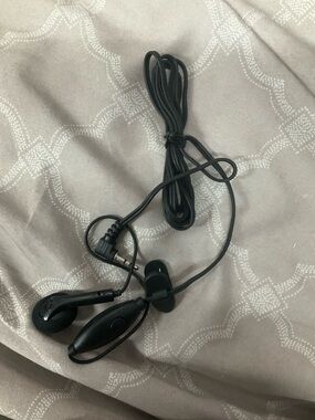 ⭐️ 10-4-$10- Wired Black Earbuds with In-line Mic